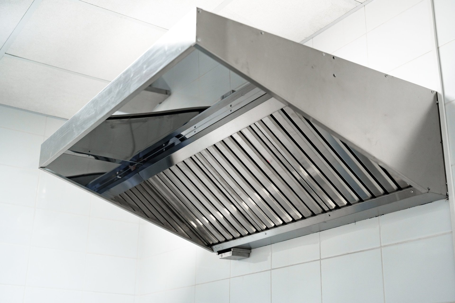 Commercial kitchen exhaust hood system